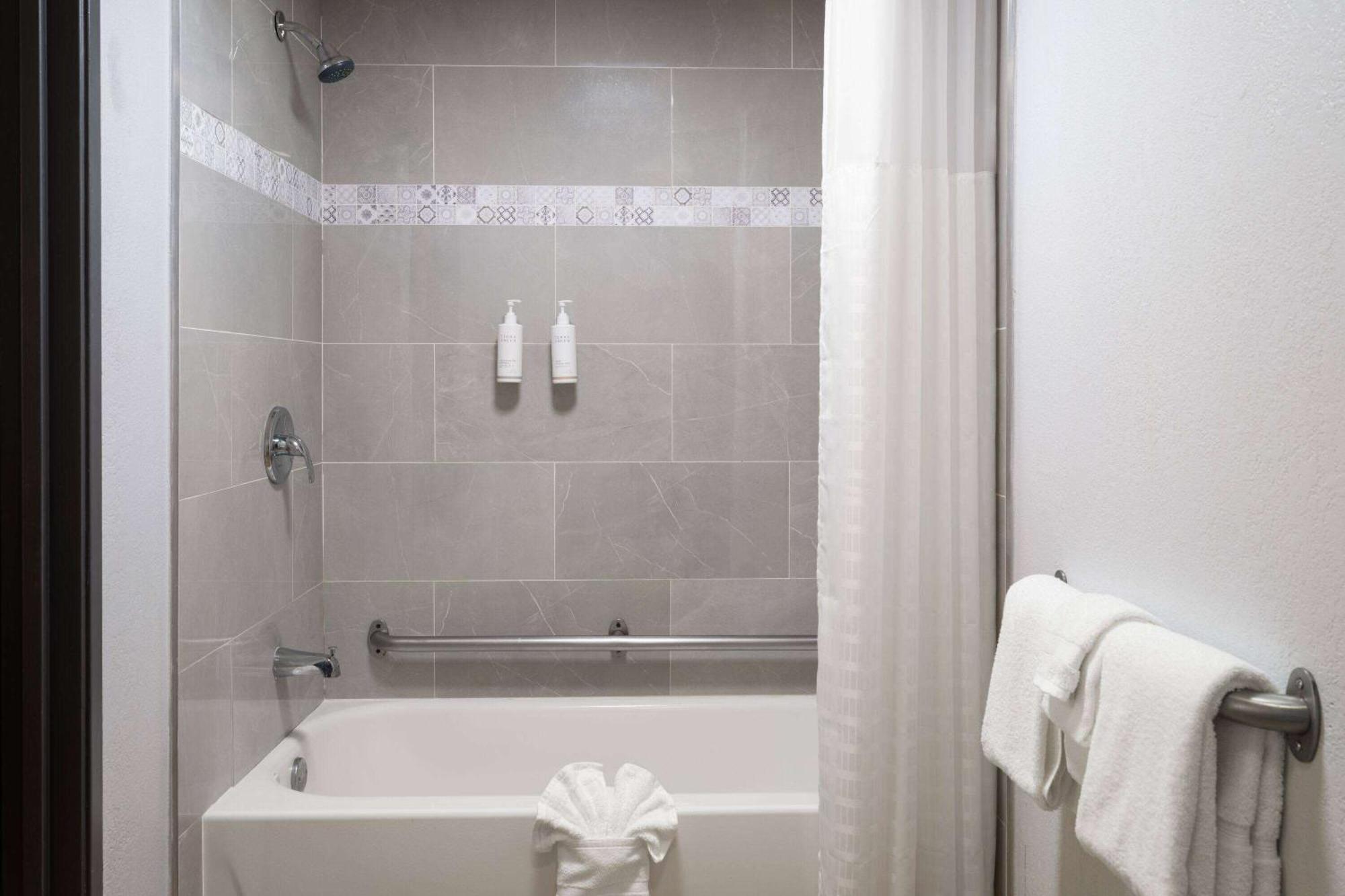 Days Inn By Wyndham Columbus Worthington מראה חיצוני תמונה