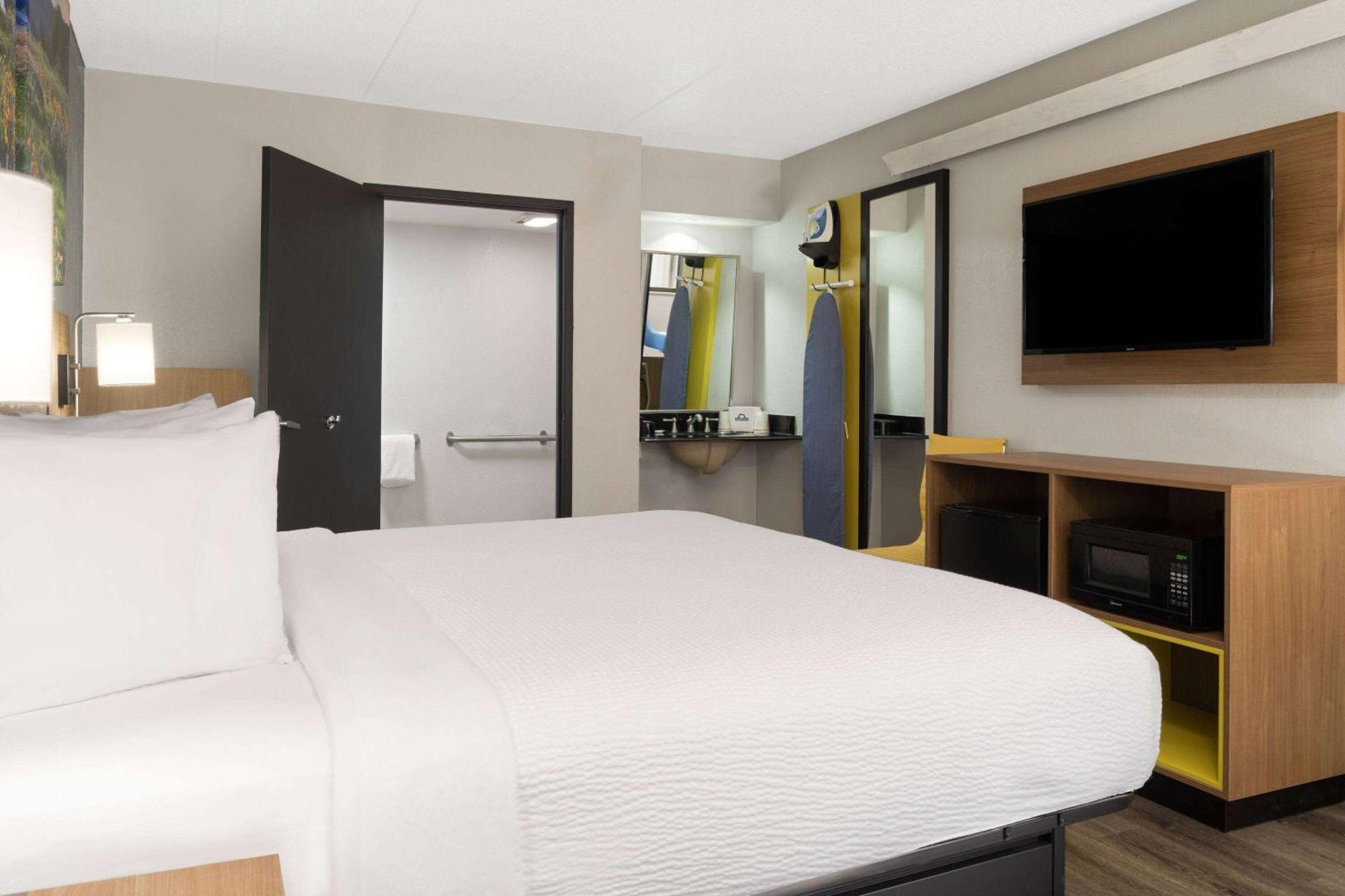 Days Inn By Wyndham Columbus Worthington מראה חיצוני תמונה